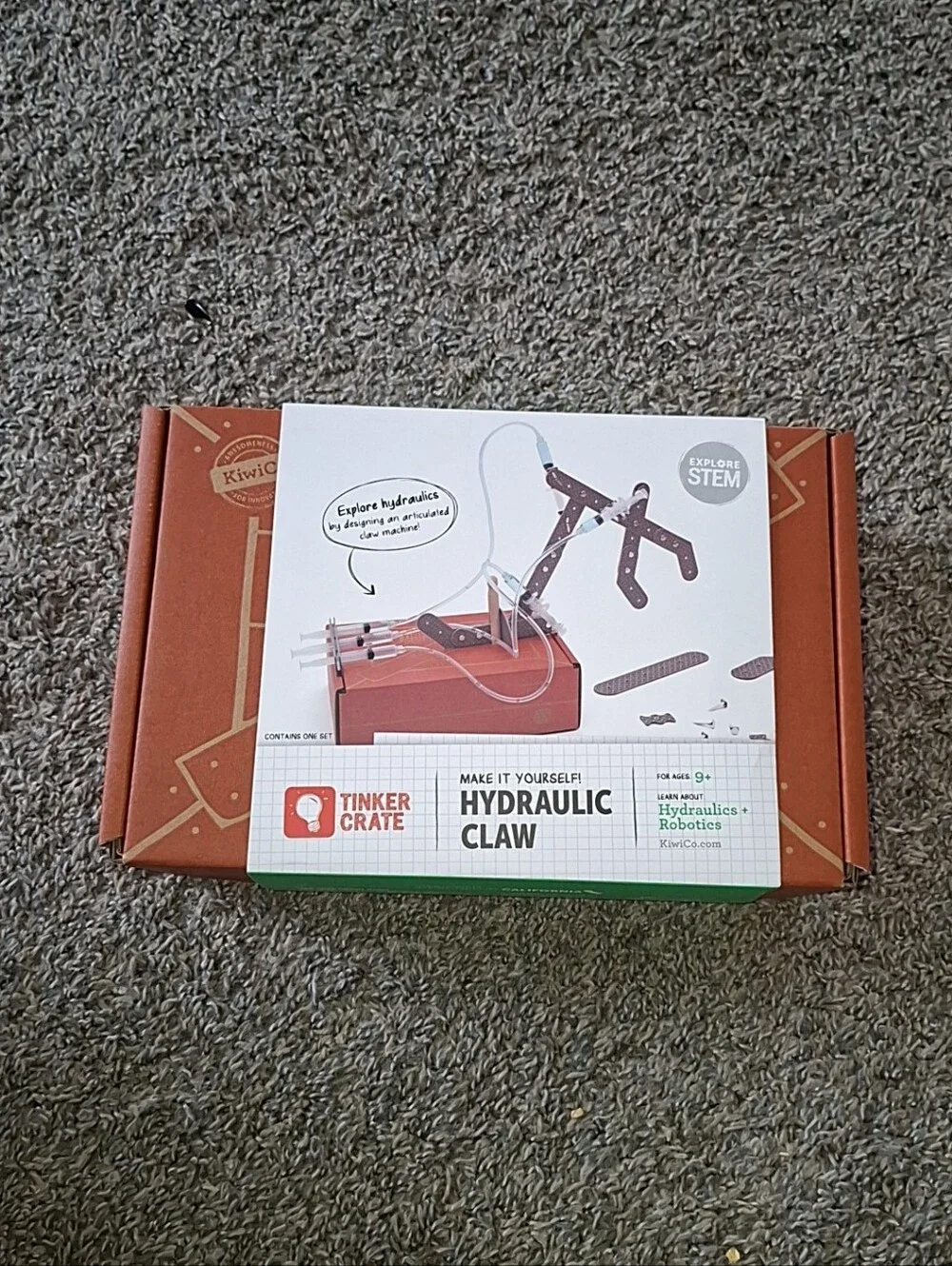 Tinker Crate Make It Yourself Hydraulic Claw – Red STEM Learning Toy
